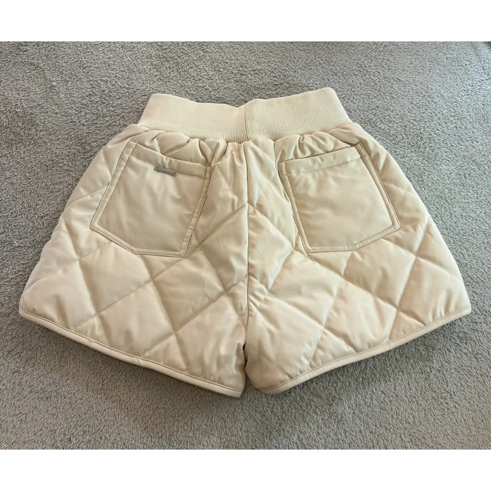 Maniere De Voir Cream Quilted Vegan Leather High Waist Shorts Womens Size 8 NOWT